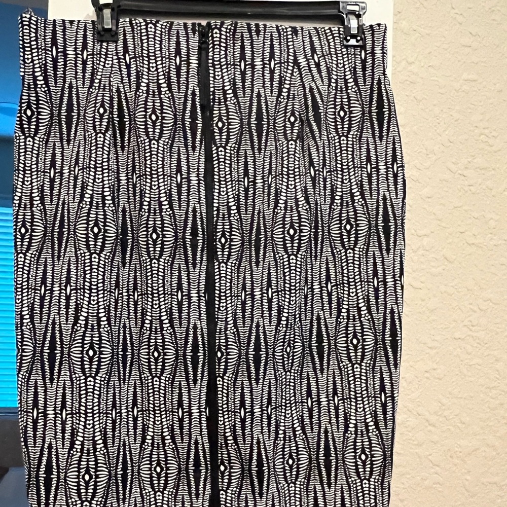 Pencil shape skirt